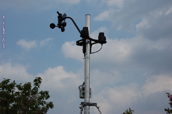 http://www.dessauwetter.de/galerie2/cache/vs_1%20Station%20VP2_vp2_wind.jpg